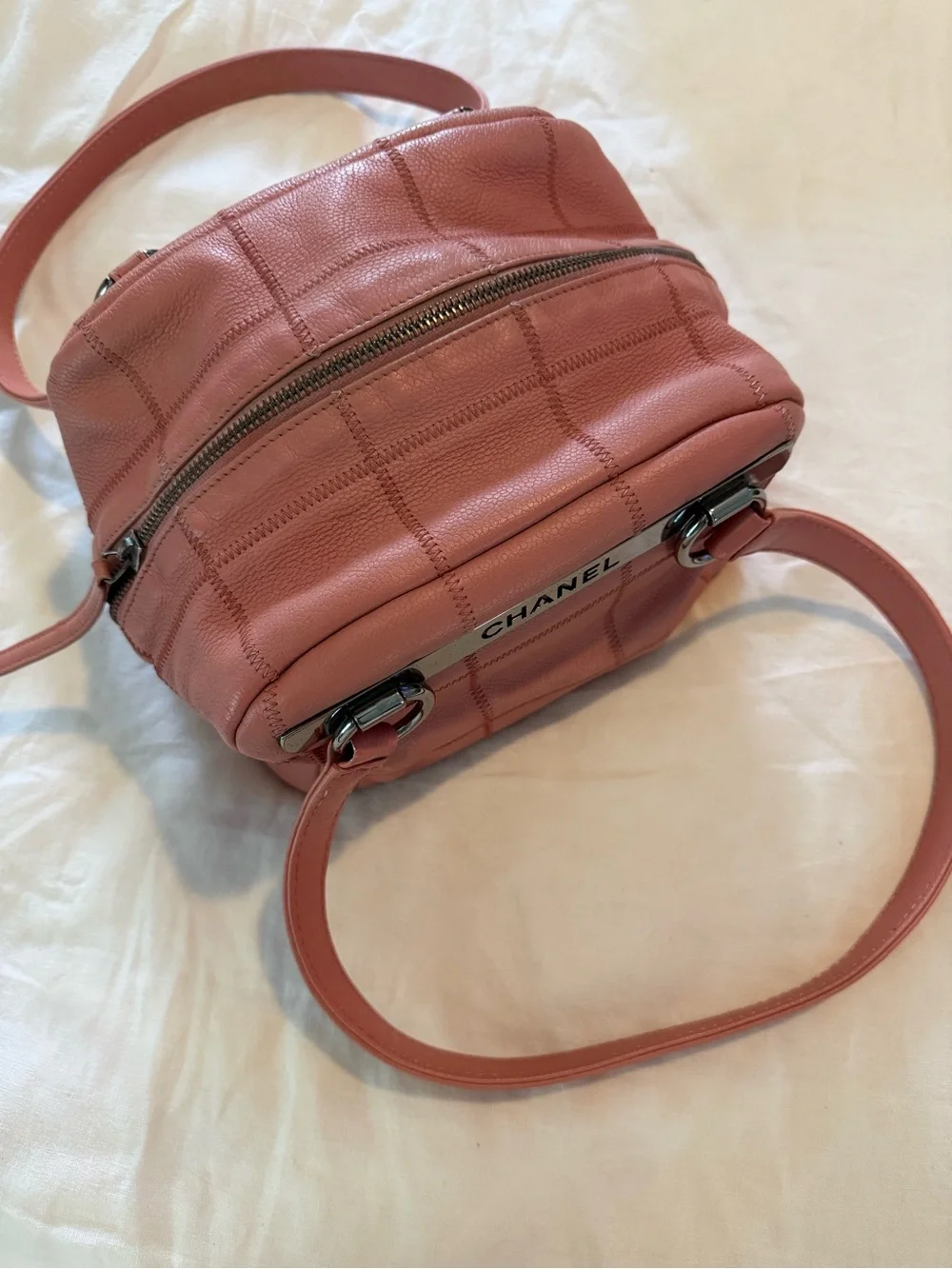 CHANEL Coral Pink Caviar Leather Shoulder Bag with Metal Logo GUC GA000